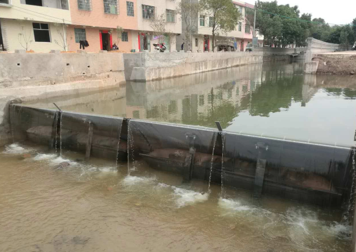 水で満たされたラバーダムと空気で膨らませるラバーダムはどちらが現代の水管理に適しているのか
